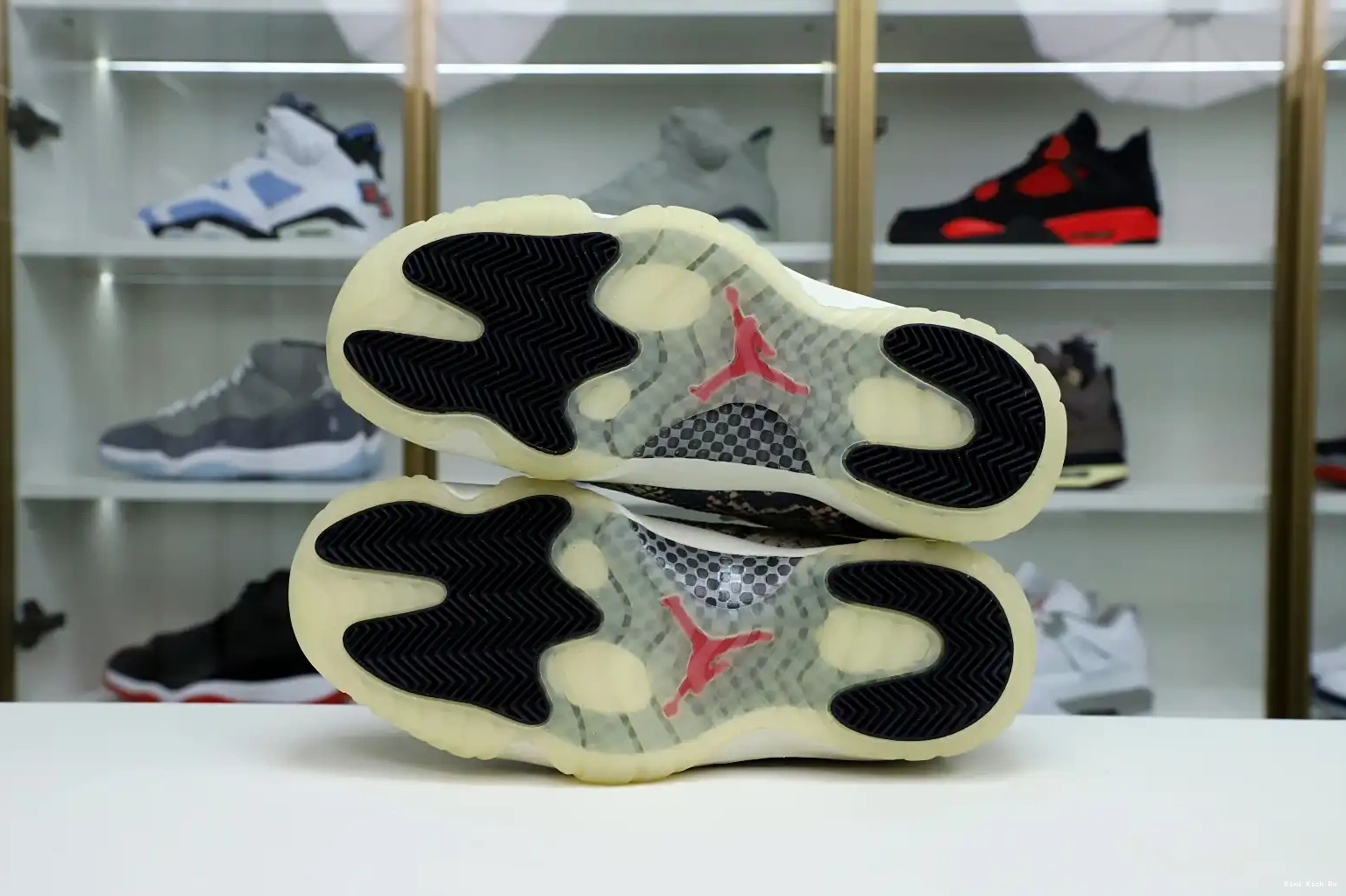 AIR 11 JORDAN LIGHT LOW SNAKESKIN Kimikick BONE 0720